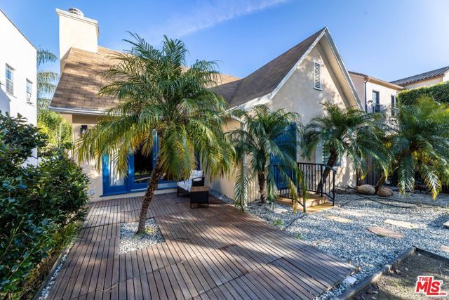 1112 S Highland Avenue, Los Angeles, CA 90019