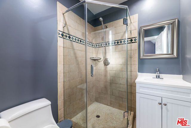 1112 S Highland Avenue, Los Angeles, CA 90019