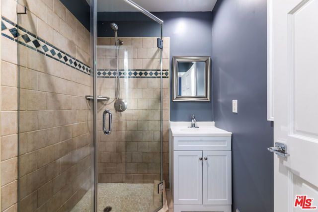 1112 S Highland Avenue, Los Angeles, CA 90019