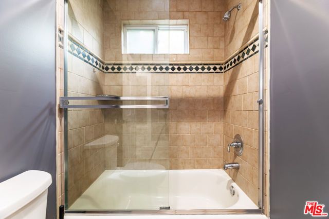 1112 S Highland Avenue, Los Angeles, CA 90019