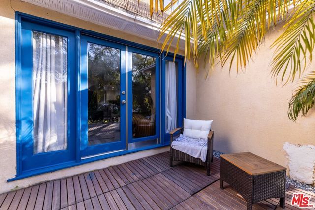 1112 S Highland Avenue, Los Angeles, CA 90019