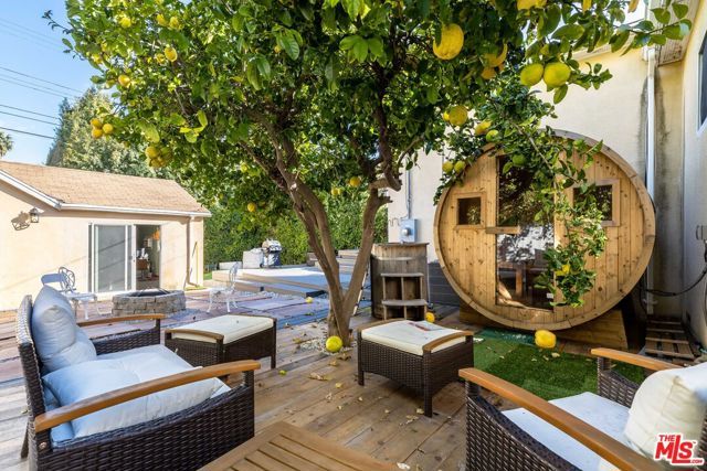 1112 S Highland Avenue, Los Angeles, CA 90019