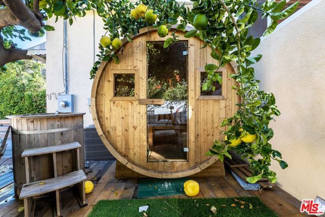 1112 S Highland Avenue, Los Angeles, CA 90019