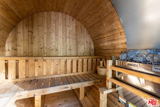 1112 S Highland Avenue, Los Angeles, CA 90019