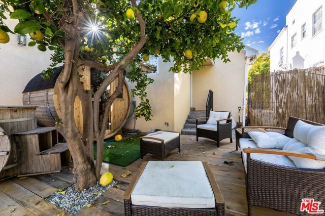 1112 S Highland Avenue, Los Angeles, CA 90019