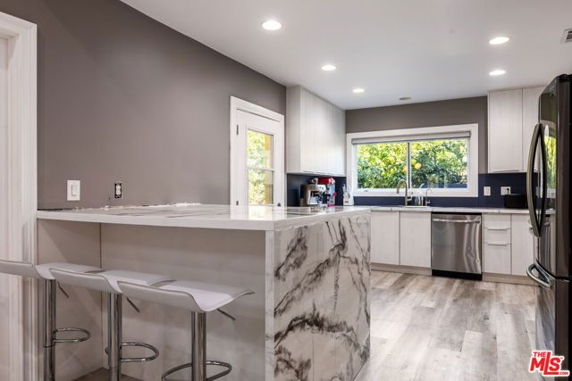 1112 S Highland Avenue, Los Angeles, CA 90019