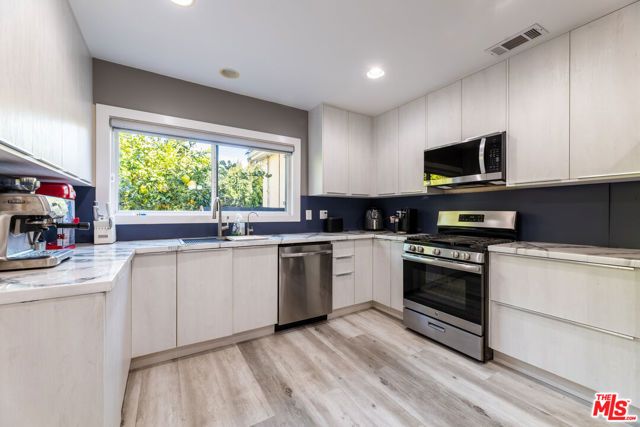 1112 S Highland Avenue, Los Angeles, CA 90019