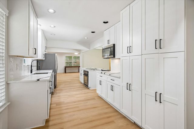 11070 Delford Circle, Dallas, TX 75228