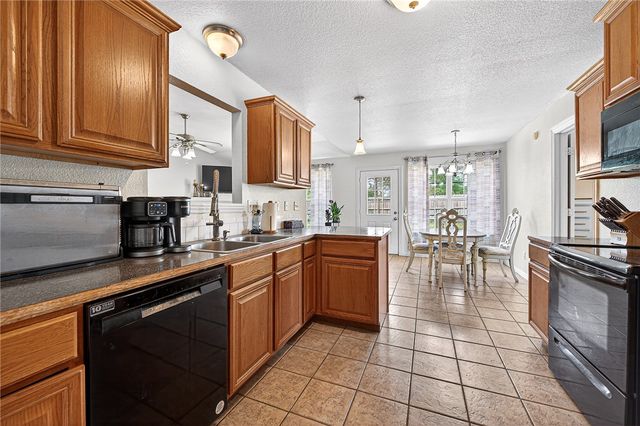551 Steepro Drive, Centerton, AR 72719