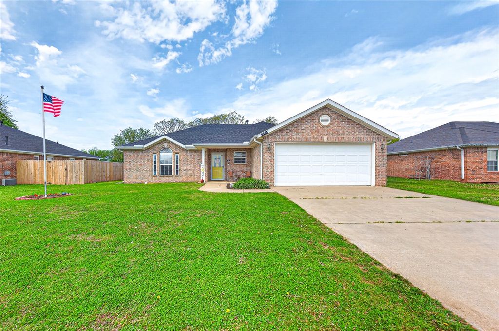 551 Steepro Drive, Centerton, AR 72719