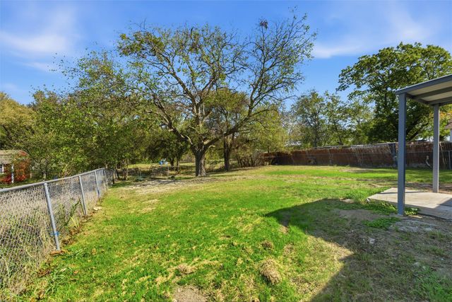 2605 Howard Road, Waxahachie, TX 75165