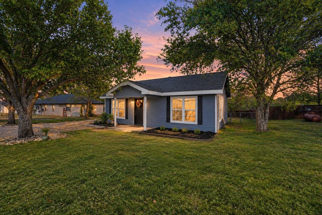 2605 Howard Road, Waxahachie, TX 75165