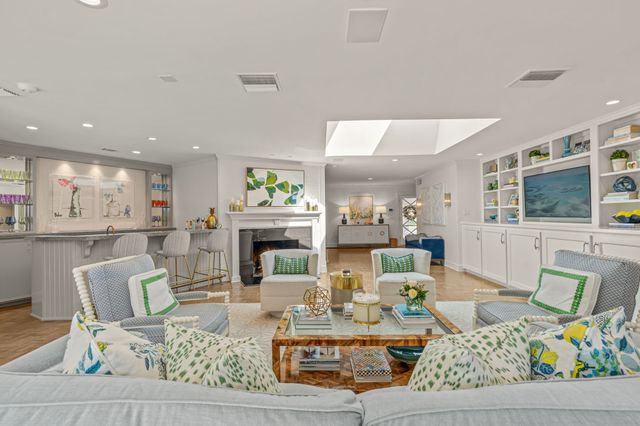 5849 Merrymount Road, Westover Hills, TX 76107