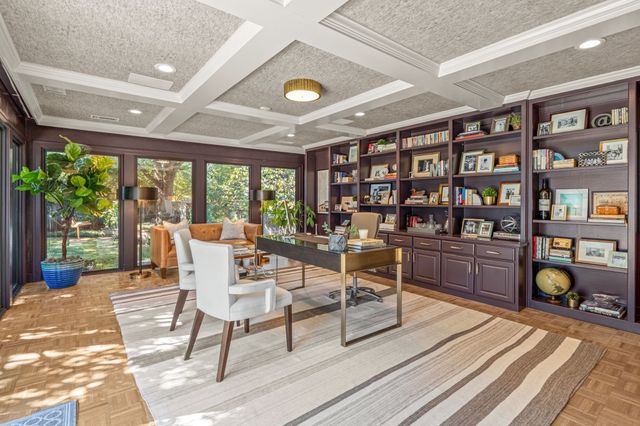 5849 Merrymount Road, Westover Hills, TX 76107