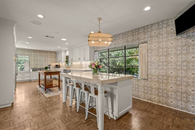 5849 Merrymount Road, Westover Hills, TX 76107