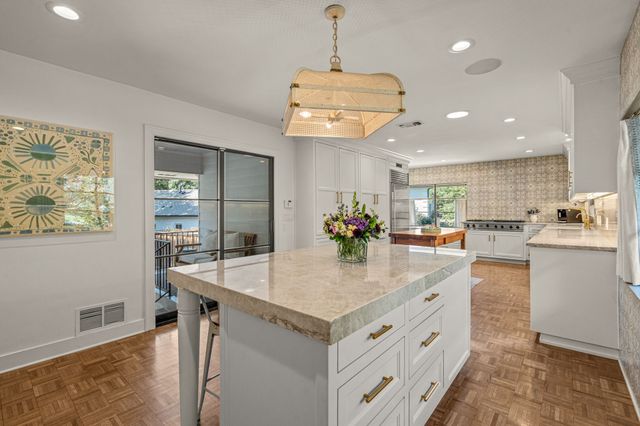 5849 Merrymount Road, Westover Hills, TX 76107