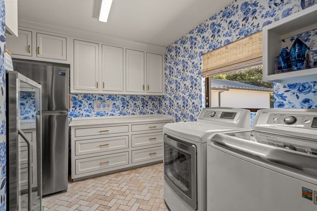 5849 Merrymount Road, Westover Hills, TX 76107