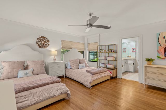 5849 Merrymount Road, Westover Hills, TX 76107