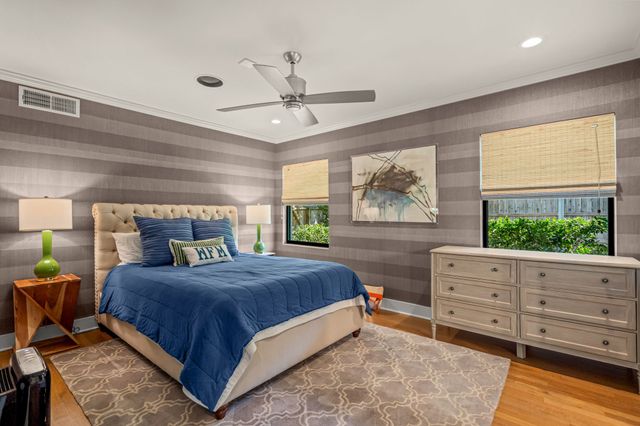 5849 Merrymount Road, Westover Hills, TX 76107