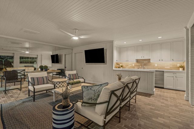 5849 Merrymount Road, Westover Hills, TX 76107