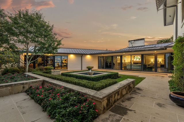 5849 Merrymount Road, Westover Hills, TX 76107