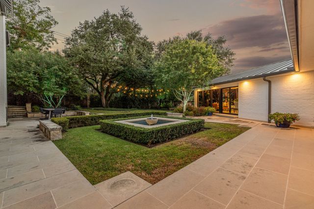 5849 Merrymount Road, Westover Hills, TX 76107