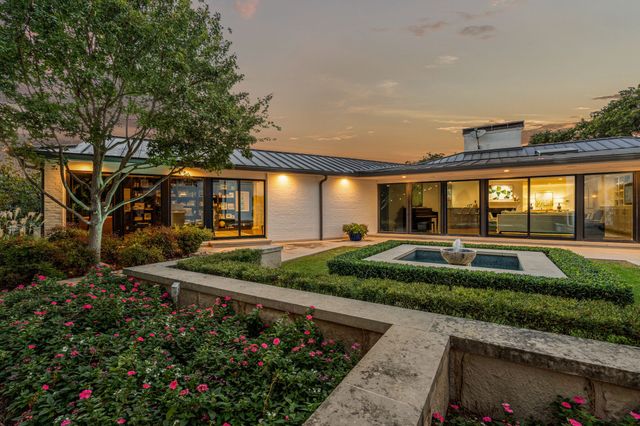 5849 Merrymount Road, Westover Hills, TX 76107