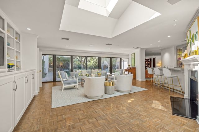 5849 Merrymount Road, Westover Hills, TX 76107