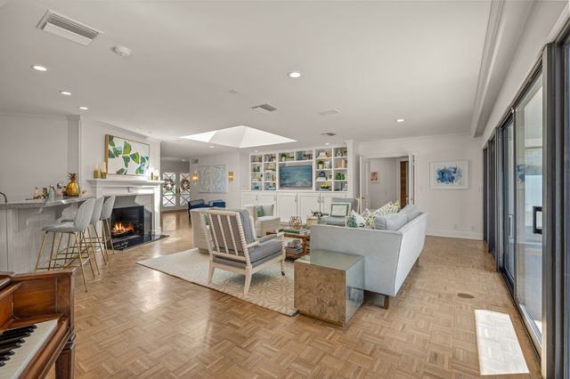 5849 Merrymount Road, Westover Hills, TX 76107