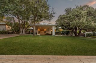 5849 Merrymount Road, Westover Hills, TX 76107