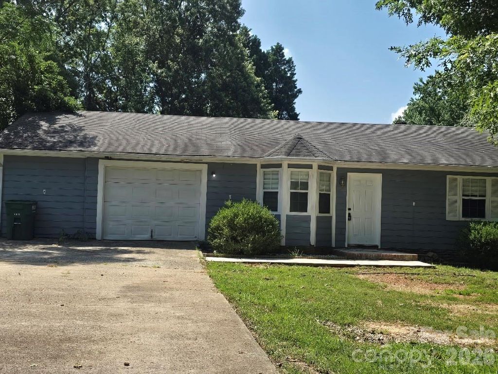 2601 Briar Trail Court, Matthews, NC 28104