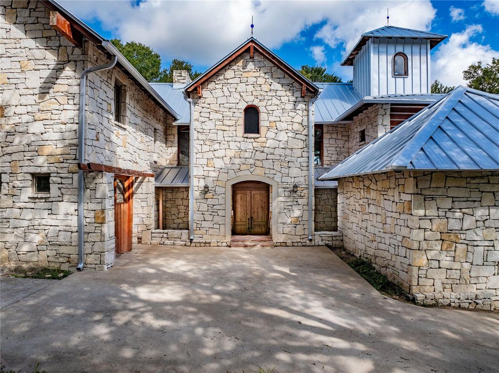 206 Rolling Hill DR, La Grange, TX 78945