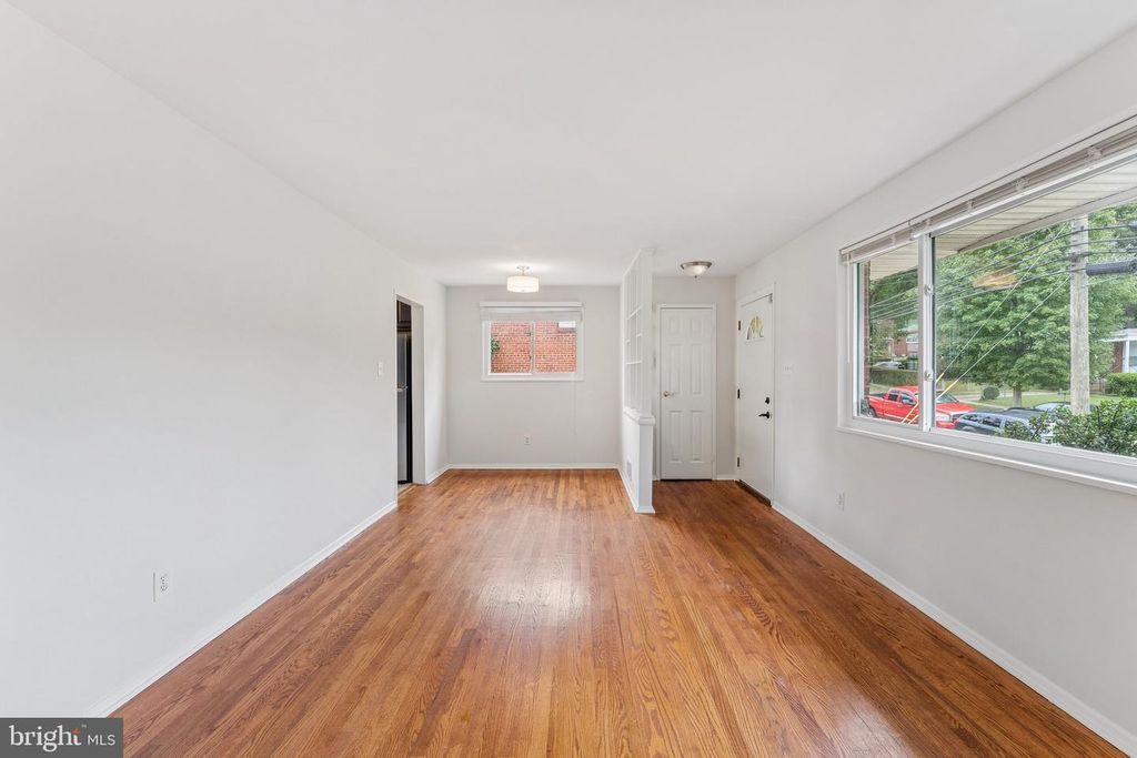 2711 HENDERSON AVE, Silver Spring, MD 20902