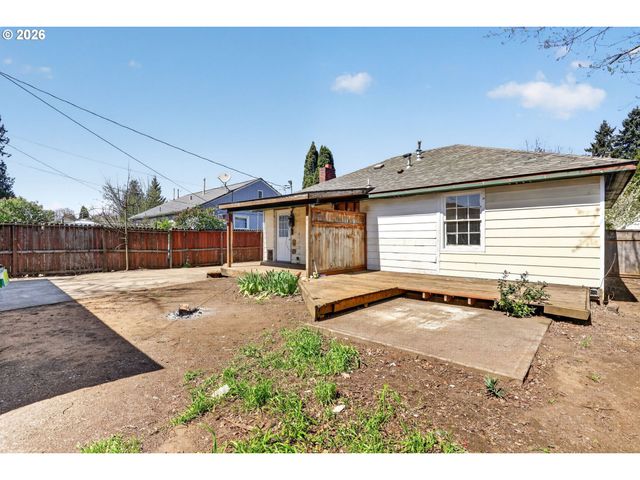 2607 E 26TH St, Vancouver, WA 98661