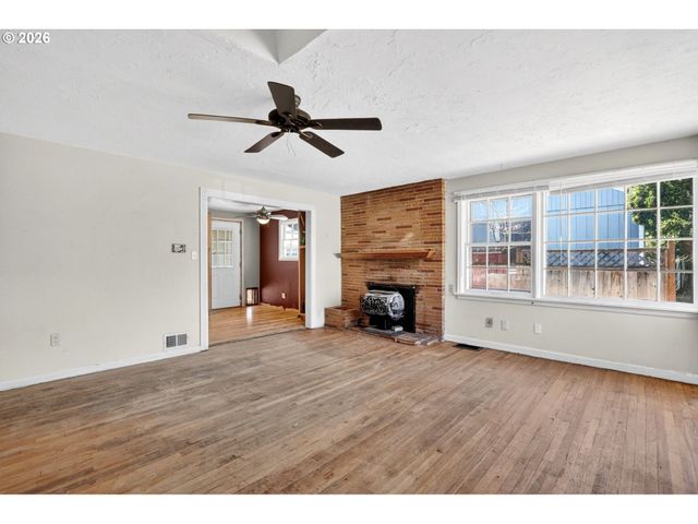 2607 E 26TH St, Vancouver, WA 98661