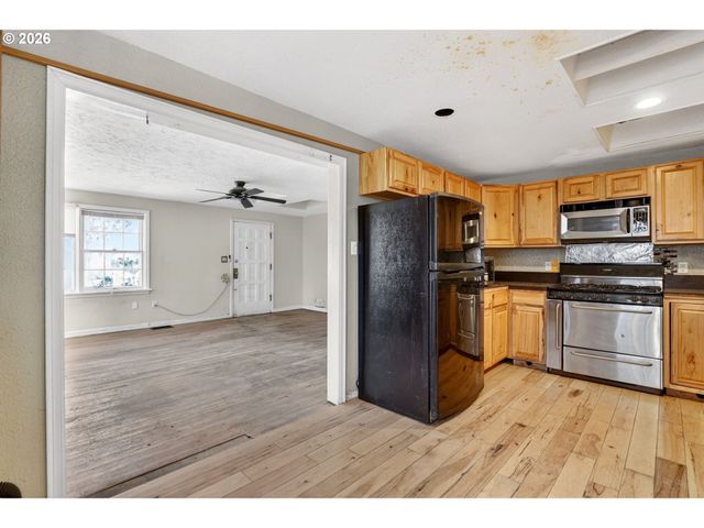 2607 E 26TH St, Vancouver, WA 98661