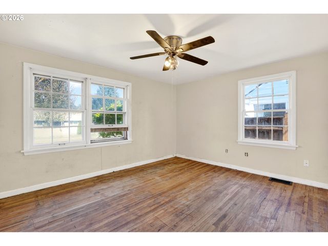 2607 E 26TH St, Vancouver, WA 98661