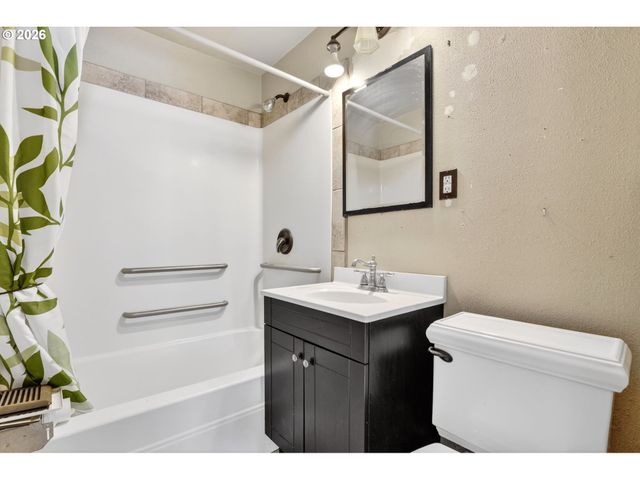 2607 E 26TH St, Vancouver, WA 98661