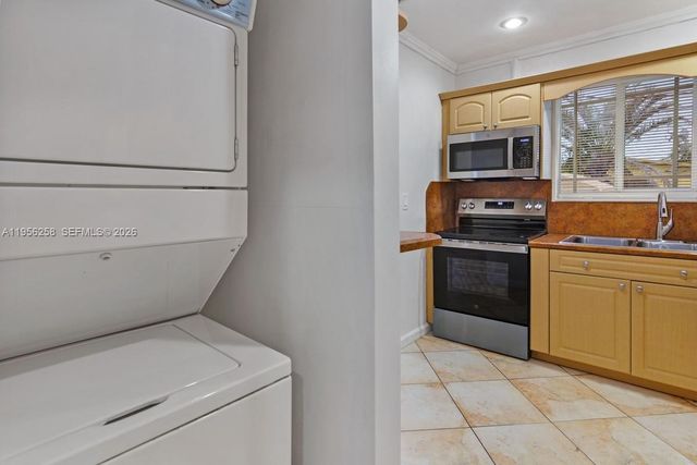 830 NW 74th St, Miami, FL 33150