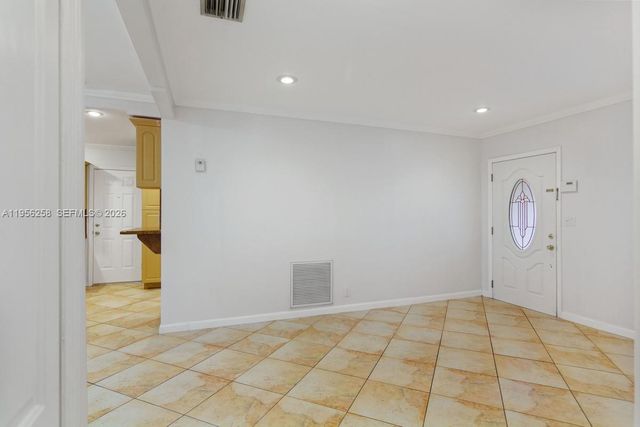 830 NW 74th St, Miami, FL 33150