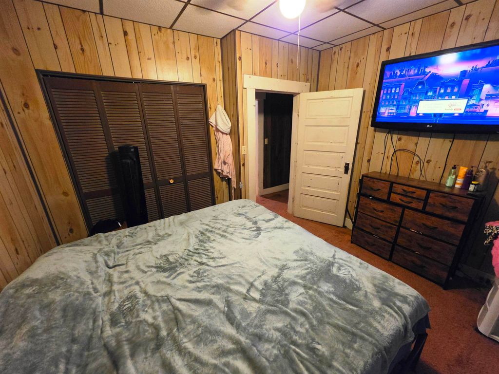 Image 17 of property listing at 227 E Bennett Street, Salem, IL 62881