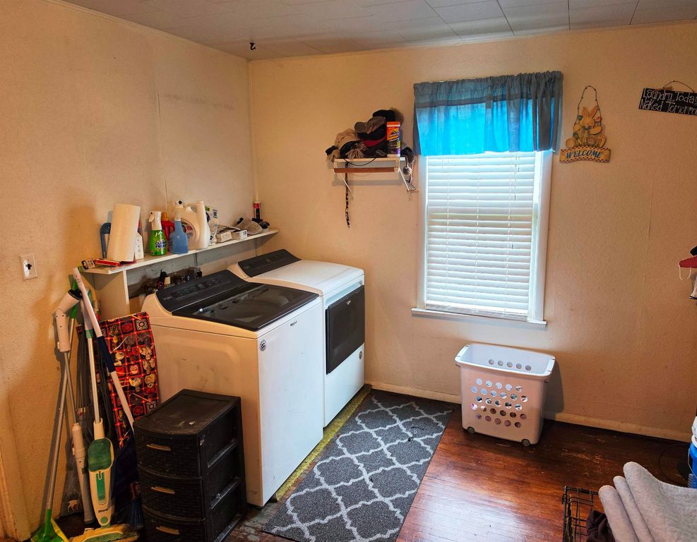 Image 23 of property listing at 227 E Bennett Street, Salem, IL 62881