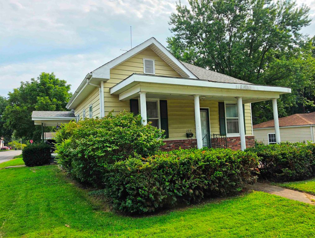 Image 26 of property listing at 227 E Bennett Street, Salem, IL 62881