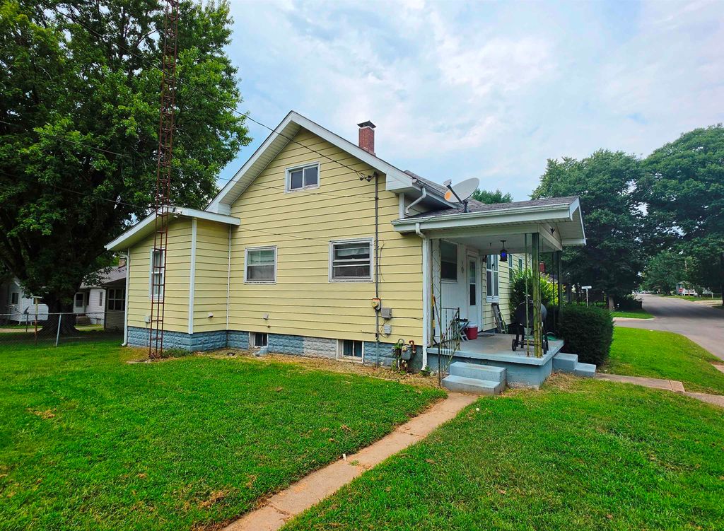 Image 27 of property listing at 227 E Bennett Street, Salem, IL 62881