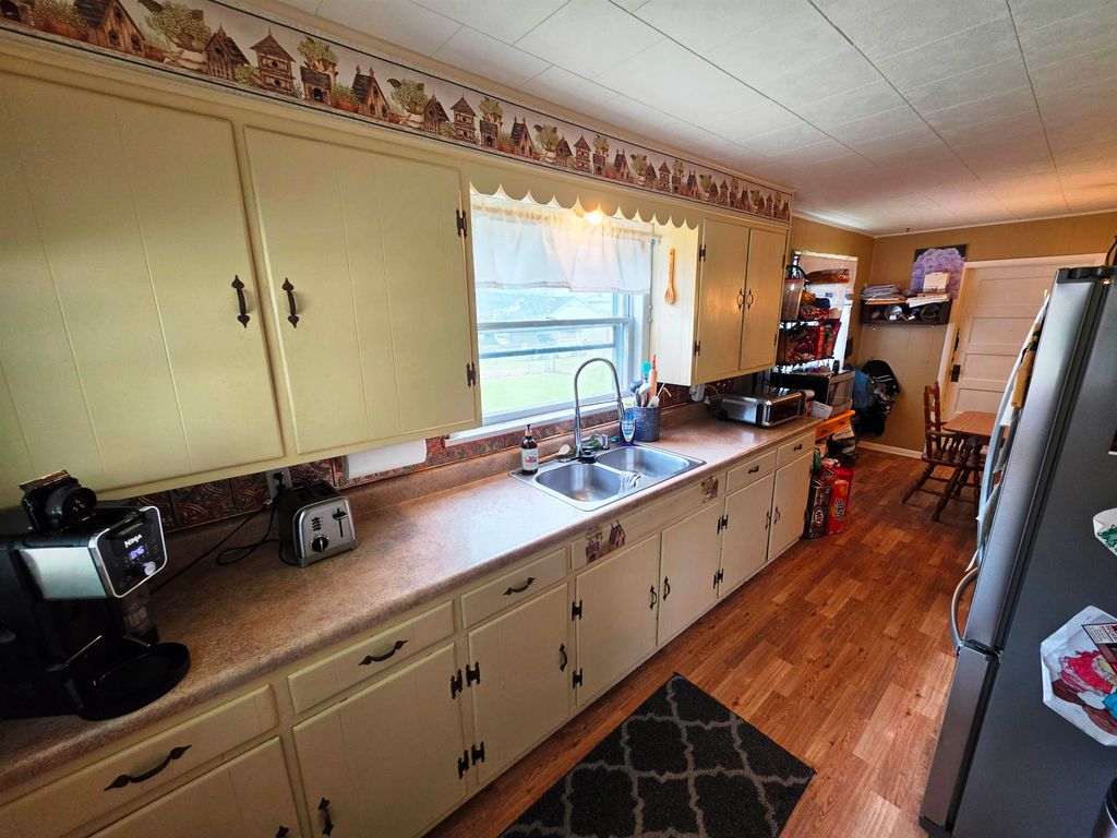 Image 7 of property listing at 227 E Bennett Street, Salem, IL 62881