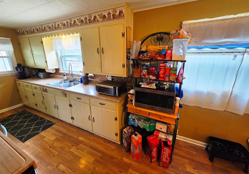 Image 8 of property listing at 227 E Bennett Street, Salem, IL 62881