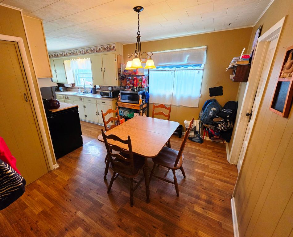 Image 9 of property listing at 227 E Bennett Street, Salem, IL 62881