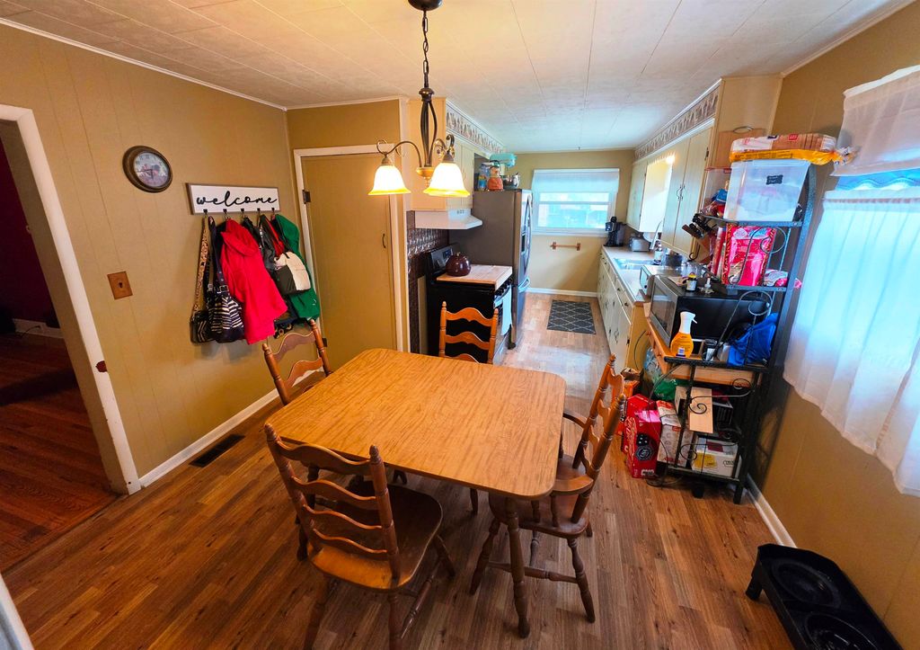 Image 10 of property listing at 227 E Bennett Street, Salem, IL 62881