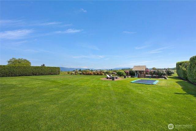 359 E Wiser Lake Road, Lynden, WA 98264