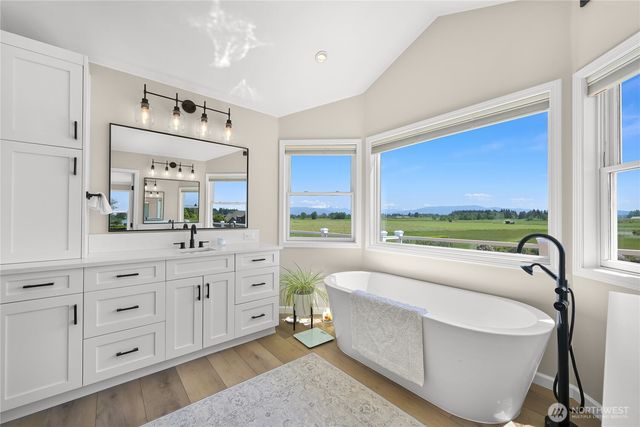 359 E Wiser Lake Road, Lynden, WA 98264